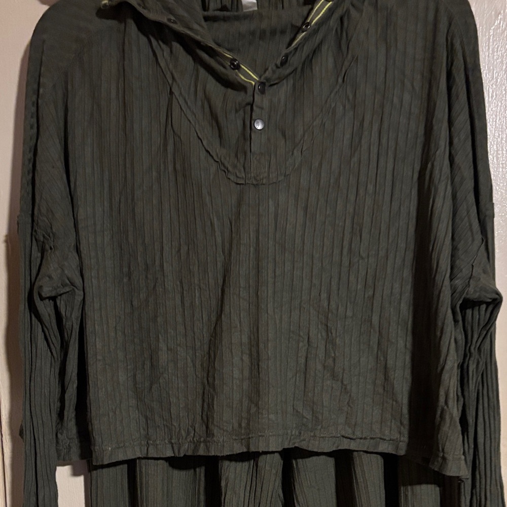 Free People 2 Pce pant set top is cropped w-a hood and wide leg bottoms!